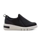 Championes casuales Usaflex Parma, color negro, con capellada de tela y detalles de cuero sintético. Presentan cierre lateral con cremallera y suela de plataforma blanca con diseño texturizado.