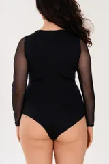 Body negro de lycra con escote cruzado y mangas largas de microtul.