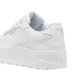 Championes Puma Karmen II Idol, color blanco con detalles en negro. Con plataforma de goma texturizada, cubierta de cuero y plantilla SoftFoam+.