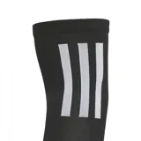 Mangas deportivas Adidas Run Arm Sleeve negras con tres tiras reflectivas en el brazo izquierdo.