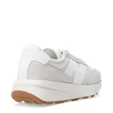 Championes New Balance 370 unisex, color blanco con detalles en gris y suela marrón.