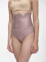 Bombacha tiro alto color beige.