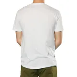 Remera blanca de manga corta con estampa rectangular de surfista en el frente.