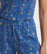 Pijama enterito azul con estampado de Stitch, breteles finos ajustables y escote fruncido.
