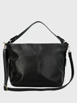 Cartera de hombro Hush Puppies modelo Laryn Hobo, color negro, confeccionada en ecocuero con detalles de cuero natural. Tiene compartimento principal con cierre, bolsillo delantero con cuero, bolsillo interior con cierre, correa extraíble y ajustable, y forro interior de poliéster reciclado.