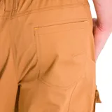Pantalón cargo color arena de corte slim, con bolsillos laterales con solapa y puños elásticos.