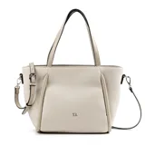 Cartera tipo tote color hueso, confeccionada en símil cuero graneado. Tiene doble asa corta fija y correa larga regulable extraíble. El acceso es con cierre. Cuenta con un compartimento principal, un bolsillo interno con cierre y un bolsillo interno abierto. Los herrajes son plateados y el interior es de tela de algodón y poliéster.