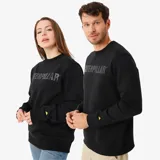 Buzo negro de algodón y poliéster con cuello redondo, mangas largas y puños ajustados. Estampado frontal con el logo de Caterpillar en gris oscuro y logo triangular amarillo en la manga.