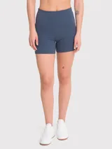Calza short de tiro alto color negro, ideal para yoga o pilates.