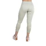 Calza capri deportiva color verde claro, tiro alto, con bolsillo lateral y logo estampado en la cadera. Ideal para entrenamiento.