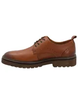 Zapato acordonado color marrón de cuero graneado, con suela de goma liviana y punta redonda.