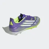Championes de fútbol Adidas F50 League, color violeta con detalles en amarillo y blanco.