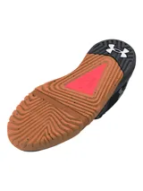 Calzado de entrenamiento Under Armour Tribase Reign 6, color negro con suela exterior de goma color marrón claro. Presenta un diseño de corte bajo con malla transpirable y logo de la marca en el lateral.