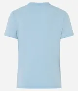 Remera celeste de media malla con cuello redondo y mangas cortas.