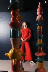 Pantalón palazzo color crudo, confeccionado en lino 100%.