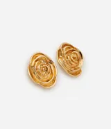 Par de aros dorados con forma de rosa.