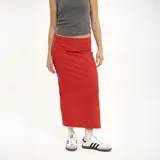 Falda midi de punto color rojo, corte recto y cintura elástica.