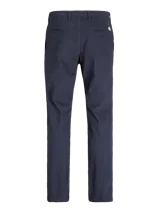 Pantalón chino azul marino de corte regular, con tiro medio, cierre con cremallera, bolsillos estilo chino y dobladillo en la botamanga.