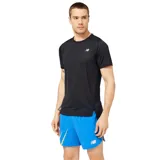 Remera deportiva negra de manga corta, con logo de New Balance estampado en blanco en el pecho.