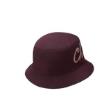 Gorro tipo bucket color burdeos, con logotipo Chuck Taylor en un tono más claro.