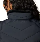 Chaleco largo negro con cuello alto forrado en polar y cierre frontal bidireccional. Cuenta con tecnología Omni-Heat Infinity para retener el calor, Omni-Shield para repeler la humedad y aislamiento Thermator de poliéster reciclado.