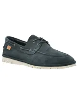 Mocasín beige de cuero con cordones y suela blanca.