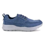 Zapato casual color beige con cordones y suela gruesa.