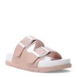 Sandalias planas color lila con doble tira y hebillas ajustables.