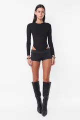 Body negro traslúcido de jersey con mangas largas y espalda descubierta.
