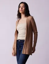 Cardigan azul en tejido acanalado con mangas largas.