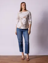 Remera de algodón estampada, marca Ruby Rd. Manga ¾ y escote cuadrado.