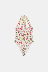 Body blanco con estampado de cerezas y limones, cuello halter y escote pico.