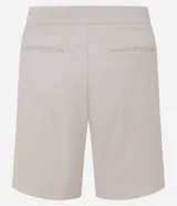 Bermuda recta masculina color beige, confeccionada en sarga de algodón y elastano, con cintura elástica ajustable con cordón y bolsillos laterales.
