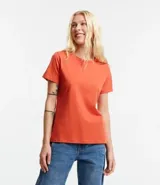 Blusa básica de algodón color tostado, de manga corta con dobladillo y nudo frontal.