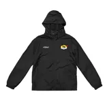 Campera rompevientos negra con capucha, cierre frontal y bolsillos laterales. Estampado con firma en el pecho y logo de la marca en el lateral.