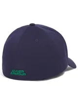 Gorro Under Armour color verde militar con logo bordado en negro.