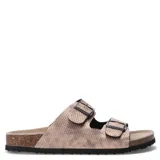 Sandalias blancas con dos tiras ajustables con hebilla metálica, plantilla de corcho y suela blanca.
