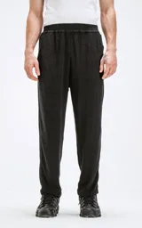 Pantalón de jogging negro de lino con calce regular, cintura elástica con cordón ajustable y bolsillos ribeteados en el delantero.