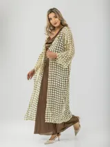 Kimono largo color beige con diseño calado de flores y lazo de satén.