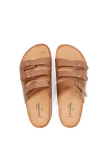 Sandalias negras con tres tiras ajustables con hebilla y plantilla de corcho.