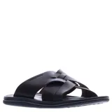 Sandalias de cuero marrón con tiras cruzadas y suela negra.