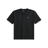 Camiseta negra de corte boxy fit con logo bordado de Hollister en el pecho.