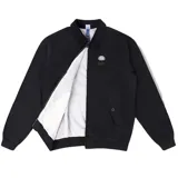 Campera negra con cuello camisero, cierre frontal con cremallera, bolsillos laterales con botón y logo bordado en el pecho.