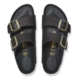 Sandalias Birkenstock modelo Arizona BF Saffiano, color negro con dos correas ajustables y hebillas doradas. La suela es de corcho y la base de goma negra.