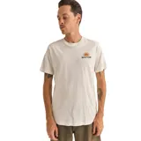 Remera blanca de algodón con estampado pequeño en el pecho de un sol naciente y la palabra "Rhythm" debajo.