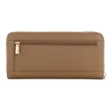 Billetera Guess Laurel color beige con textura saffiano, logo metálico frontal, cierre con cremallera, múltiples ranuras para tarjetas, compartimento para billetes y monedero con cierre.