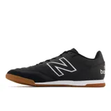 Championes de fútbol sala New Balance 442, color negro con logo blanco y detalles en rosa.