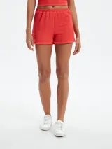 Short negro de tejido texturizado con cintura elástica.
