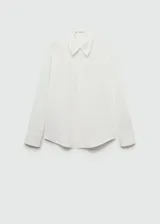 Camisa negra de tejido fluido, corte recto, cuello camisero, manga larga con puños abotonados y cierre frontal con botones.