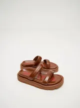 Sandalias verdes de cuero vacuno brillante con plataforma marrón de 3 cm.